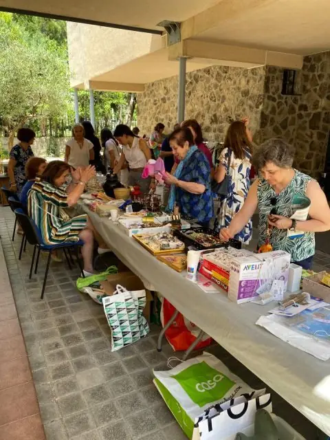 Mercadillo solidario de junio de 2025 (6)