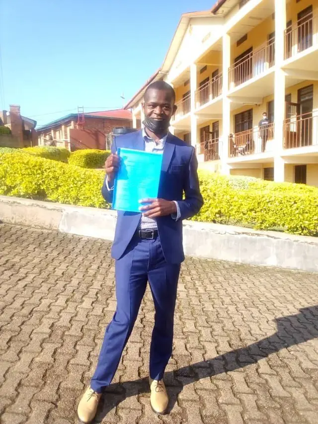 Daniel Nsengiyaremye, Estudiante becada/o