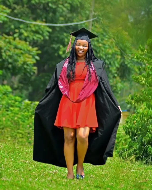 Joven universitaria apoyada por AUDE en Ruanda