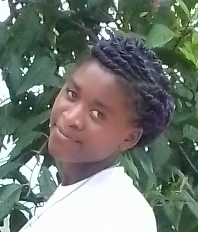 Marie-Louise Uwamariya, Estudiante becada/o