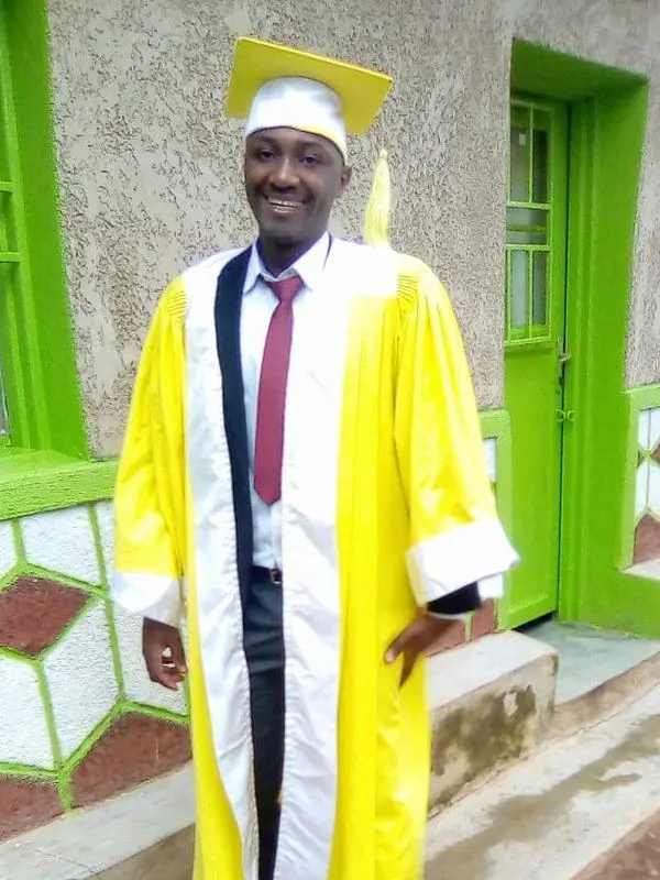 Moïse, Estudiante becada/o